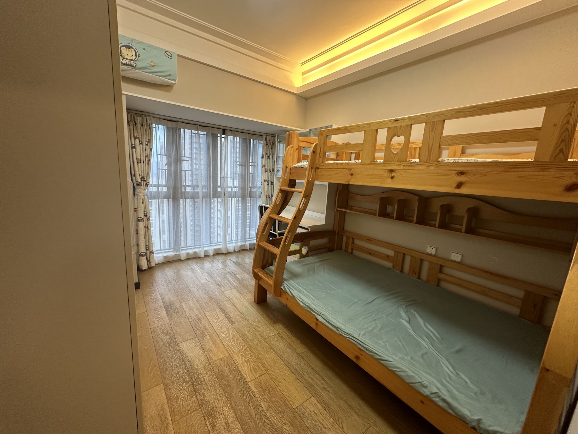 天譽國際公館3室2廳出租租金5500元/月