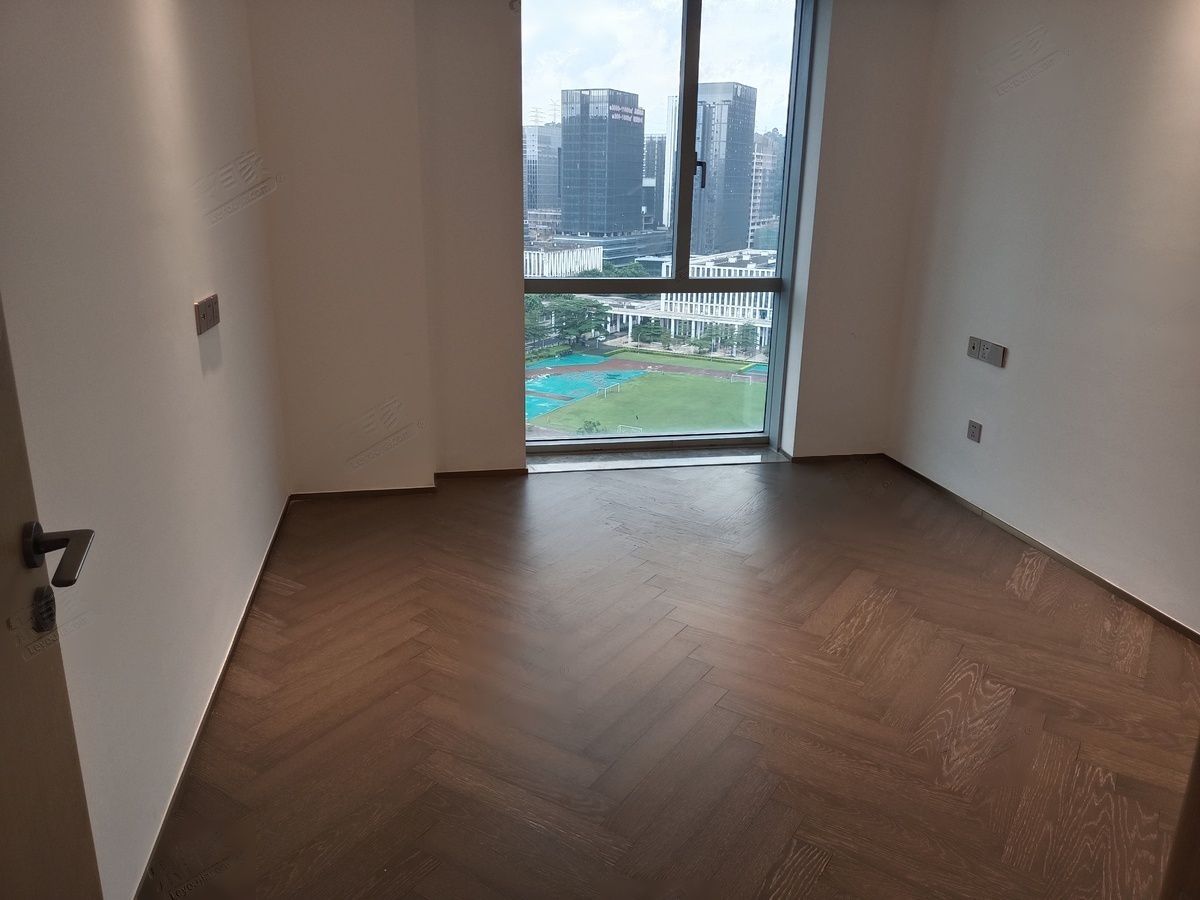 世茂深港國際中心2室2廳出租租金8200元/月