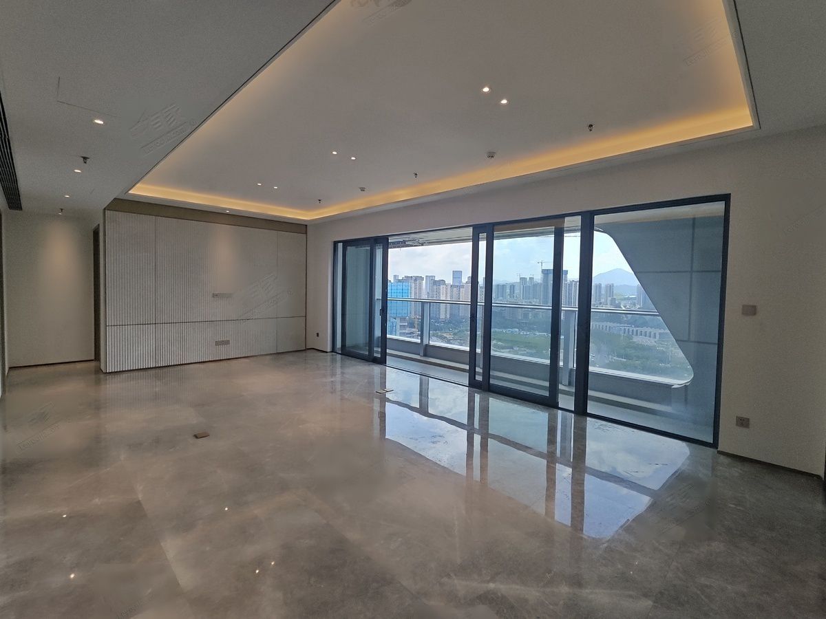 世茂深港國際中心3室2廳出租租金1.1萬元/月