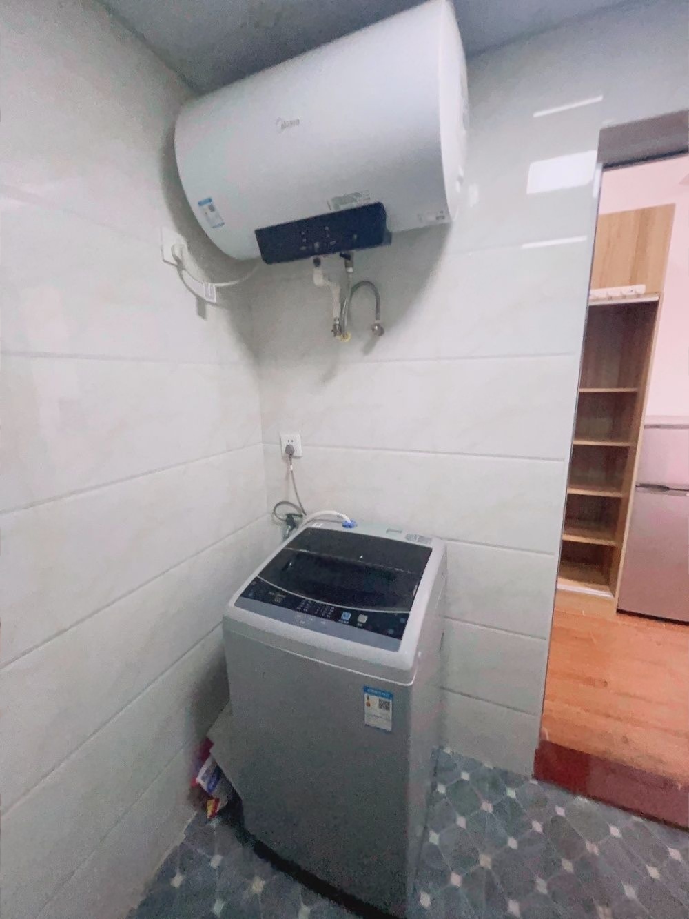 新地中央1室0廳主臥出租租金2100元/月