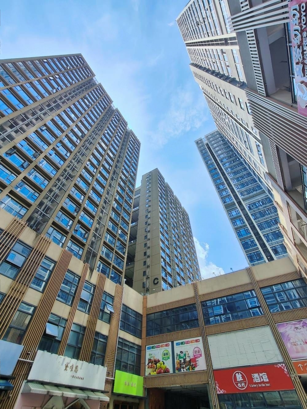 奧園峯薈1室1廳主臥出租租金1900元/月