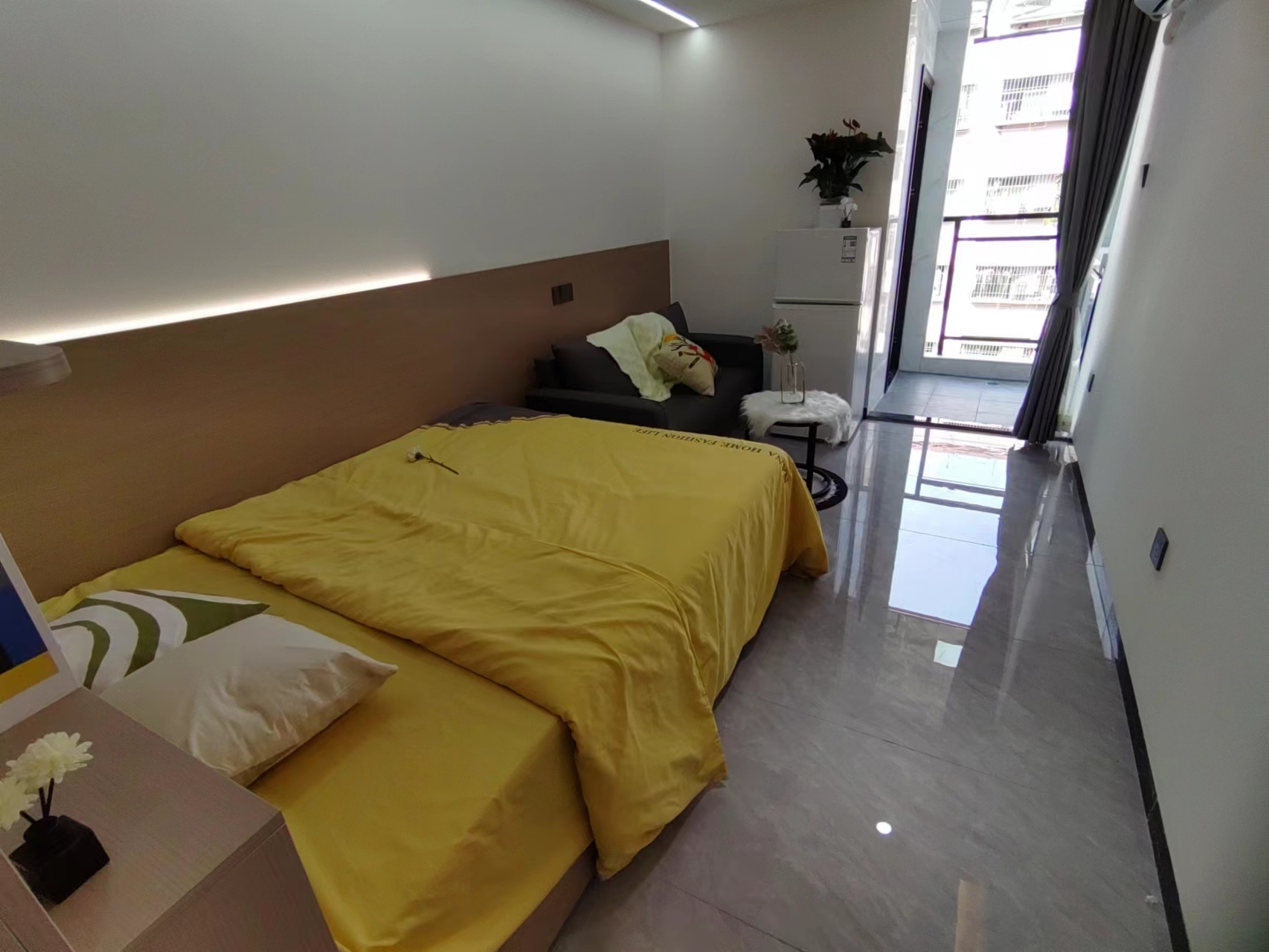 廣場北街小區1室0廳出租租金1200元/月